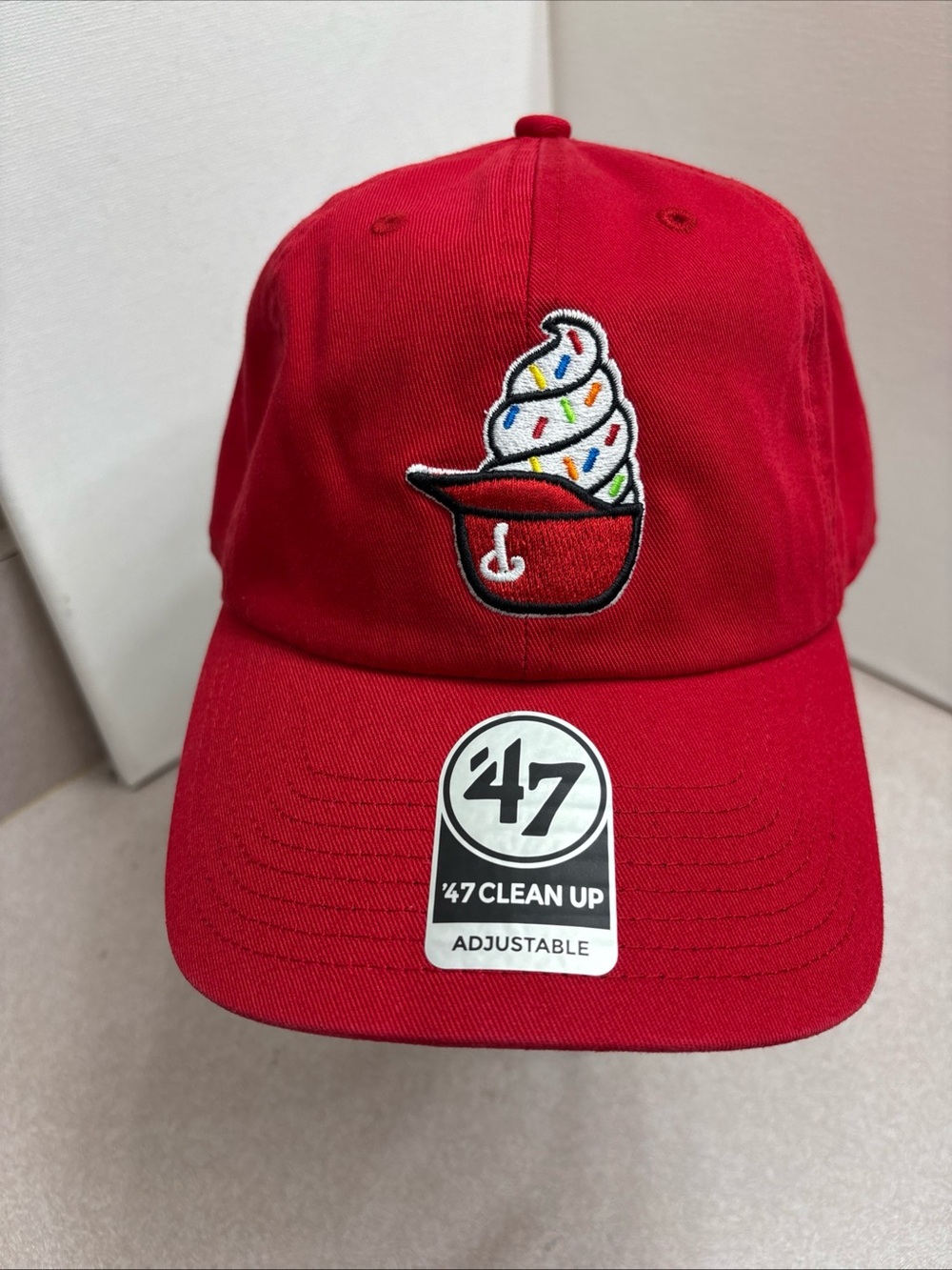 Philadelphia Phillies Men’s ‘47 Ice Cream Helmet Clean Up Adjustable Hat Red NWT